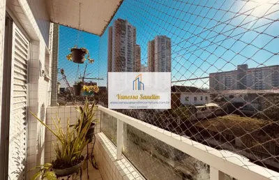 Apartamento de 2 dormitórios com suíte, varanda e quintal.