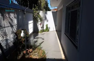 Casa terrea - otima planta- 220 m2 de area construida.
