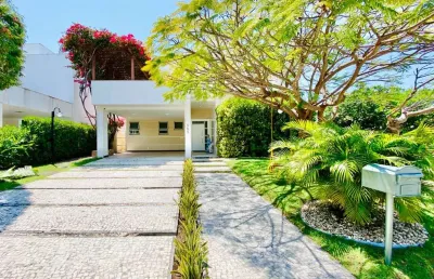 Belíssima residência de esquina, disponível para vocês