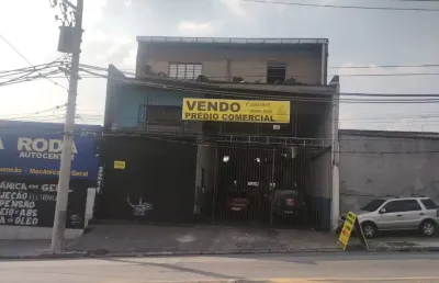 Galpão em um terreno, situado à avenida rio das pedras