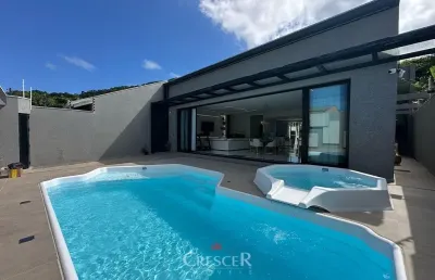 Casa com 5 quartos à venda na Rua Santa Rita De Cássia, 247, Caiobá, Matinhos
