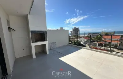 Cobertura duplex reformada, apenas uma quadra do mar!