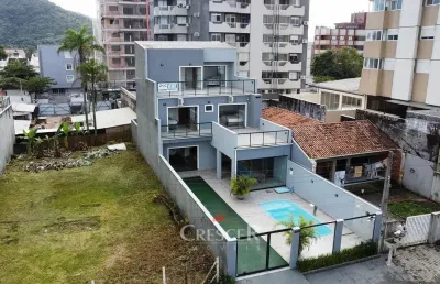 Sobrado triplex com 05 quartos para venda no centro!