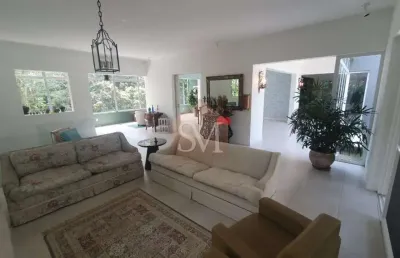 Itanhangá casa triplex com área de 8680m² de terreno e  área edificada de 620m², com elevador......