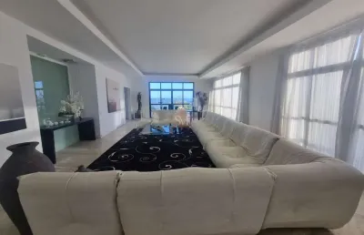 Cobertura triplex na barra da tijuca: 4 quartos, 4 suítes, 3 salas, 8 banheiros, 4 vagas - 1.000 m² de luxo e conforto na praia!