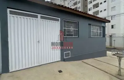 Casa à venda na vila independência com 2 dorms, 1 banheiro, 1 vaga.