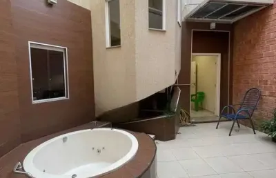 Linda casa com 4 dorms, suite, espaço gourmet, ofurô em rua tranquila