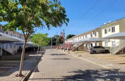 Casa e condomínio com 2 dorms, toda planejada, 1 vaga.