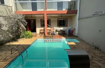 Casa em condomínio, 3 dorms, suite com closet, piscina e churrasqueira r$ 810mil