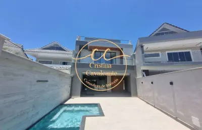 Casa contemporânea triplex à venda no recreio dos bandeirantes, rio de janeiro - 5 quartos, 4 suítes, 498m², 3 vagas de garagem, piscina no condomínio riviera del sol