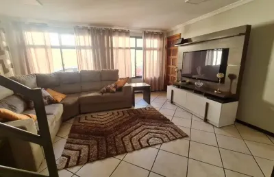 Sobrado em condomínio 4 quartos sendo 1 suíte 2 vagas