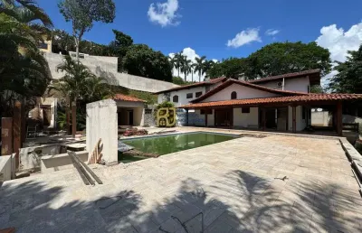 Casa com vista panorâmica à venda - 5 quartos 3 com suítes - 6 vagas - piscina