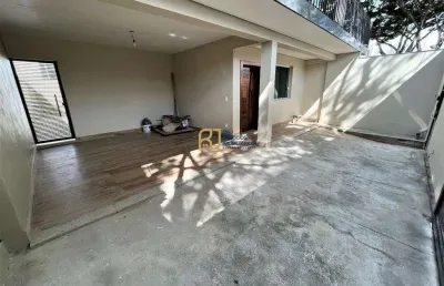 Casa linear à venda - 3 quartos 1 com suíte - 2 vagas - reformada - santa mônica