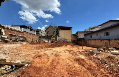 Casa geminada à venda - 2 quartos com suítes - 2 vagas - 3 banhos - copacabana