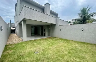 Sobrado geminado  à venda no bairro santo antônio, joinville - sc  7 metros de abertura , amplo terreno nos fundos.