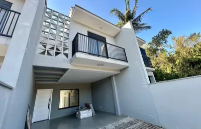 Sobrado geminado novo à venda no bairro glória - joinville-sc.  p r o m o ç ã o:   de   r$699.000,00 - por r$669.000,00