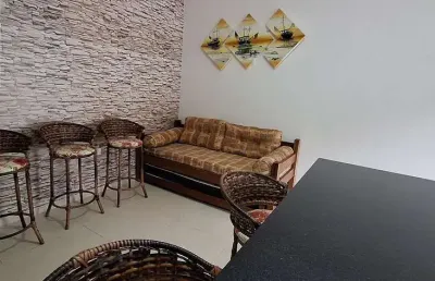 Lindo apartamento, a venda com 01 dormitório, poucos metros da praia, maranduba