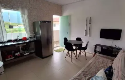 Lindo apartamento a venda, com 01 dormitório, perto da praia da maranduba