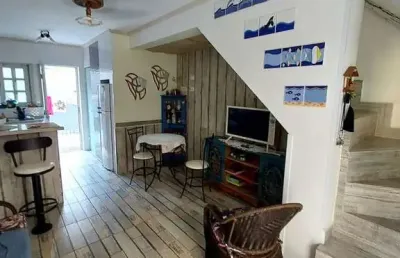 Sobrados a venda, mobiliado com acabamento de primeira. perto a praia, maranduba
