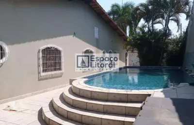 Casa com 3 dorm, piscina, 200m da praia das palmeiras - caraguatatuba/sp