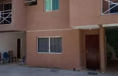 Lindo sobrado em pequeno condomínio com 6 sobrados com 110m². 3 quartos, sendo 1 suíte ampla com sacada