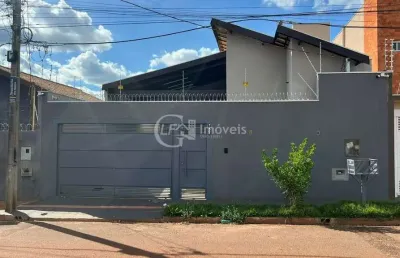 Casa com 3 quartos à venda na Rua Tereza Barros dos Santos, Loteamento Praia da Urca, Campo Grande