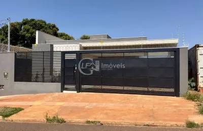 Casa à venda em campo grande-ms, bairro são francisco: 3 quartos, 1 suíte, 1 sala, 2 banheiros, 2 vagas de garagem, 131,00 m² de área. venha conferir!