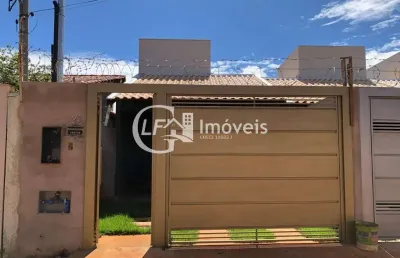 Linda casa à venda com acabamento impecável e localização privilegiada.