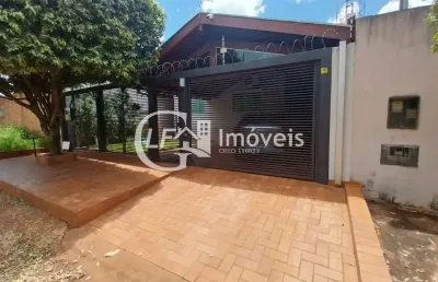 Casa com piscina espaço gourmet e rica em blindex,estuda permuta