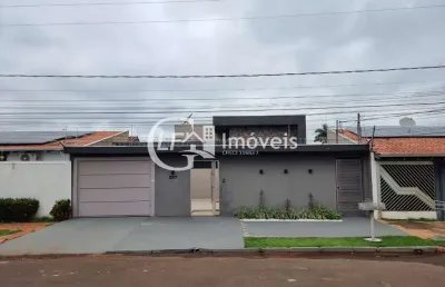 Impecável casa à venda em campo grande-ms, na vila jacy: 3 suítes, 2 salas, 4 banheiros, 5 vagas de garagem, 162,76 m² de área.