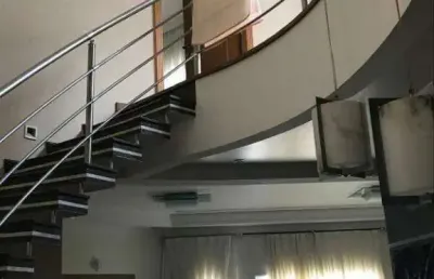 Sobrado amplo com 286m², localização mais que privilegiada no bairro jardim em santo andré/sp.