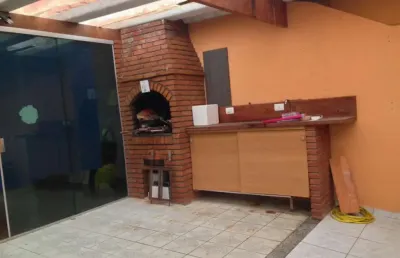 Duas residências - sendo cada imóvel - 2 quartos, sala , cozinha, 2 banheiro, 2 vagas