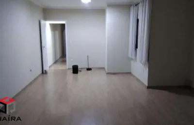 Sobrado á venda para investidores com duas casas individuais com duas vagas de garagem.