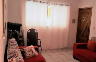 Casa térrea com 02 dormitórios amplos, 02 vagas e edícula