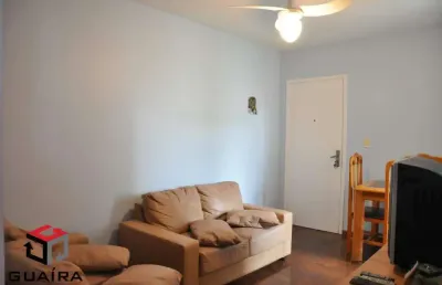 Apartamento com 2 quartos, 1 vaga de garagem e sacada.