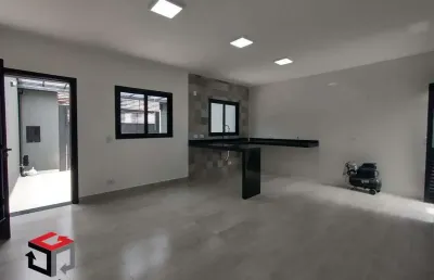 Casa térrea com 2 suítes, 2 vagas de garagem no bairro taboão