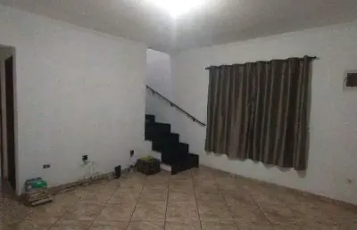 Sobrado com 2 residências, 2 vagas no jardim do lago