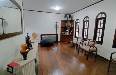 Ótima casa á venda com 3 quartos no planalto paulista.