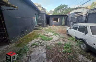 Terreno plano com 354m2, com construcao antiga no local..