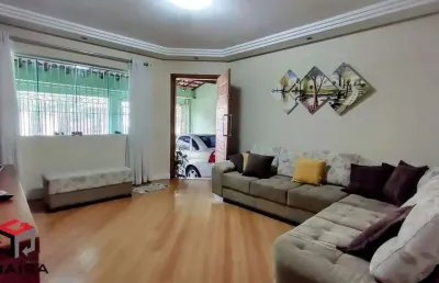 Casa térrea, 3 dormitórios, sendo 2 suítes, quintal, 4 vagas.