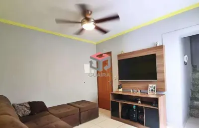 Linda cobertura com escada interna, quintal amplo e condomínio baixo!