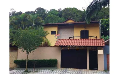 Sobrado com 600m² localizado próximo à represa billings, riacho grande, em meio à natureza e ar puro!
