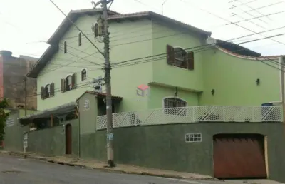 Sobrado com 206 m² localizado no bairro são vicente mauá-sp.