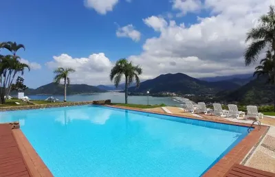 Ubatuba: apartamento com vista para o mar 3 dormitórios 3 vagas e lazer completo