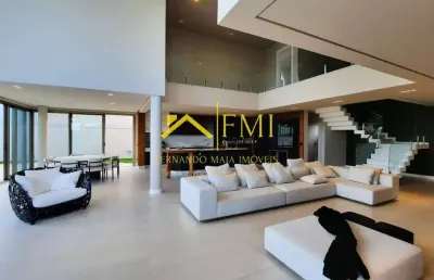 Casa de 480m², 3 suítes e piscina no alphaville ii urbanova