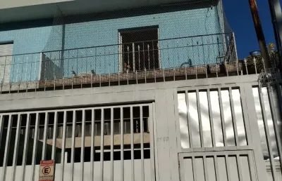 Apartamento com boa localização em avenida, fácil acesso a comércios. perfeito para famílias.