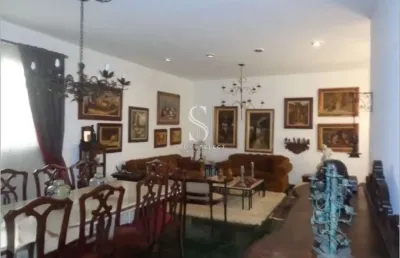 Casa térrea de 380m² com quatro dormitórios (uma suíte), quatro banheiros e duas vagas á venda  casa