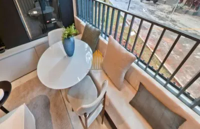 Condomínio v3rso jardins - studio de 23m² com dormitório, banheiro e varanda.