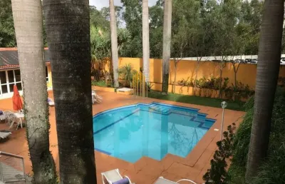 Casa de condomínio de 120m² com duas suítes, três banheiros e duas vagas á venda no jd monte alegre