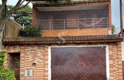 Casa sobrado de 250m2 4 dormitorios 4 suites 2 vagas de garagem  5 banheiros 2 salas ipiranga ótima
